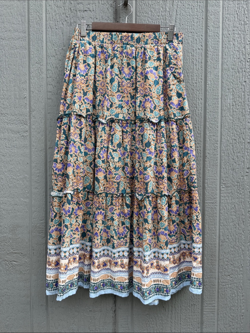 Gilli Mariska Tier Hem Floral Maxi Skirt Size: M